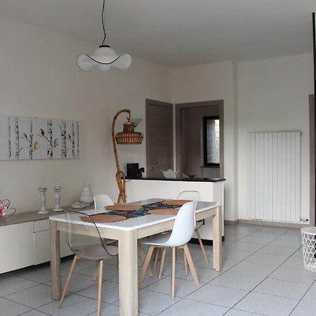 Casa Maria-Appartamento In Villa Ispra Exteriör bild