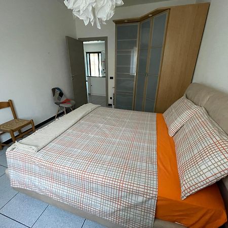 Casa Maria-Appartamento In Villa Ispra Exteriör bild