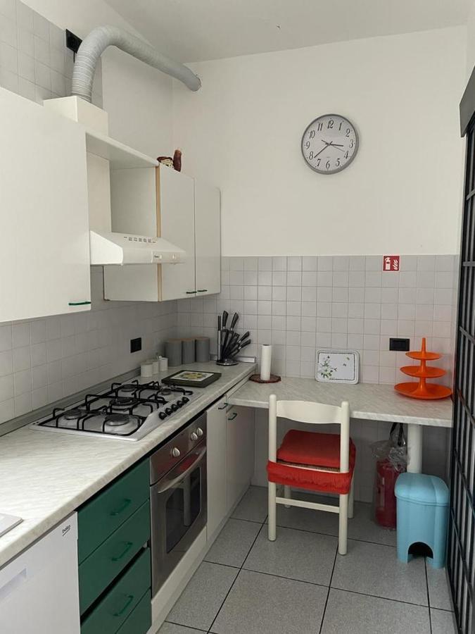Casa Maria-Appartamento In Villa Ispra Exteriör bild