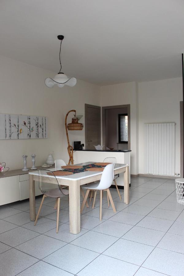 Casa Maria-Appartamento In Villa Ispra Exteriör bild