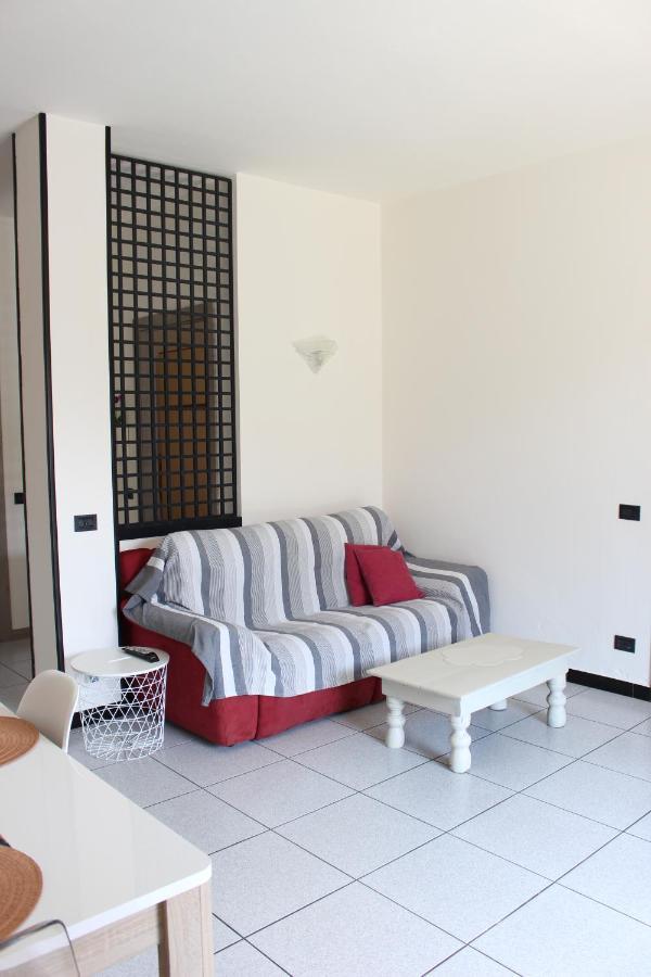 Casa Maria-Appartamento In Villa Ispra Exteriör bild