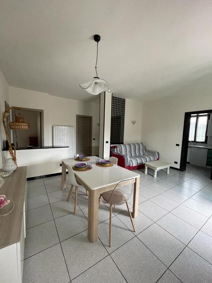 Casa Maria-Appartamento In Villa Ispra Exteriör bild