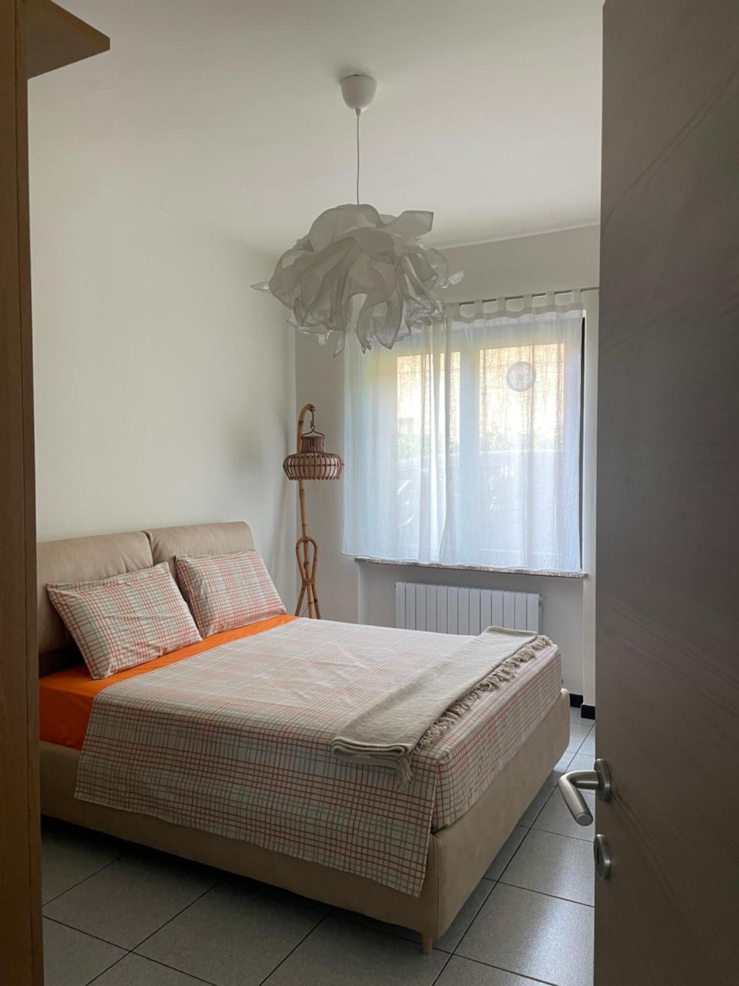 Casa Maria-Appartamento In Villa Ispra Exteriör bild